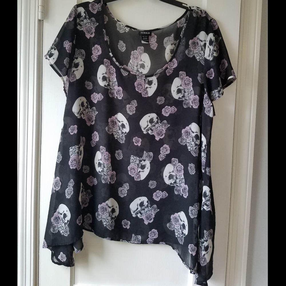 Shark Bite Flowy Skull Flower Top
